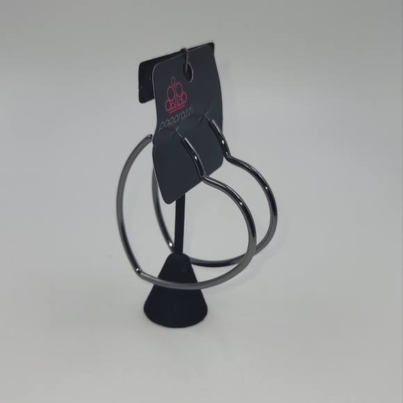 Paparazzi HeartBreaker Hustle Black Hoop Earring - Picture 1 of 4